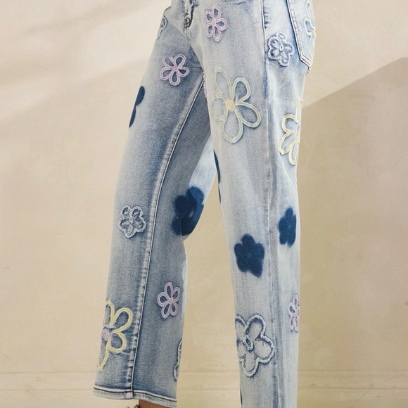 87 💕 Oli & Hali Floral Embroidered Blue Jeans - Picture 7 of 9